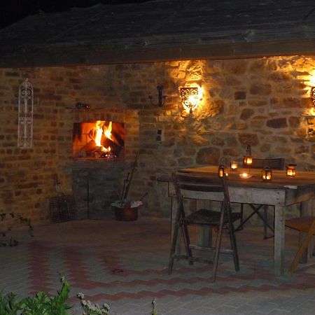 B&B Les Trois Voisins Bourseigne-Vieille Exterior foto