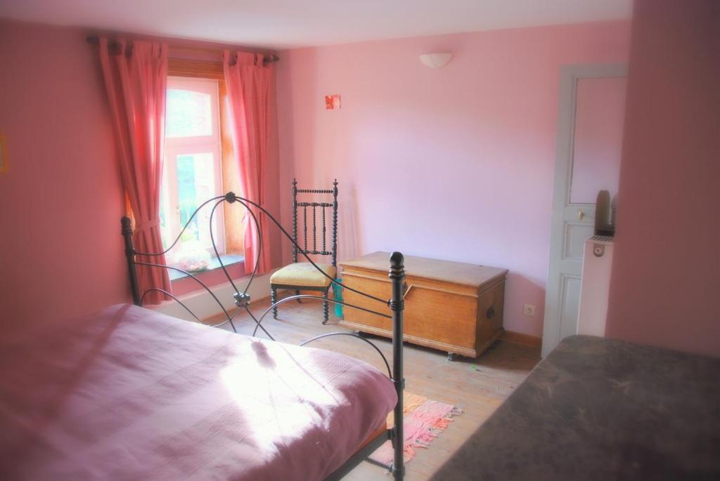B&B Les Trois Voisins Bourseigne-Vieille Habitación foto